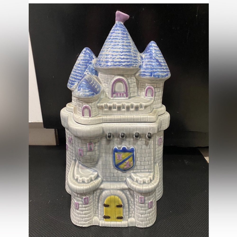 Treasure Craft Cookie Jar Knights Castle USA
